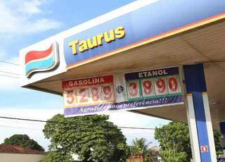 Rede que possui contrato para abastecer veículos oficiais do governo comercializa o litro da gasolina a R$ 5,29 (Foto: Paulo Francis)