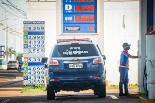 Litro do etanol é vendido a R$ 3,999 em posto de combustíveis em Campo Grande (Foto: Henrique Kawaminami)