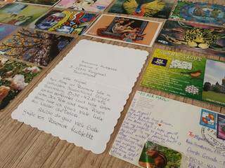 Alguns dos cartões postais recebidos e enviados (Foto: Arquivo Pessoal)
