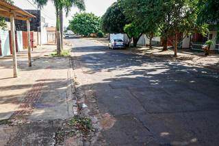 Rua onde crime aconteceu, no Bairro Jóquei Clube. (Foto: Henrique Kawaminami)