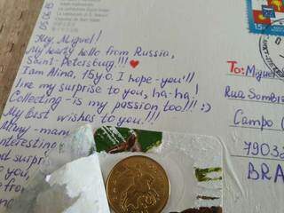 Cartinha e moeda que veio da Rússia (Foto: Arquivo Pessoal)