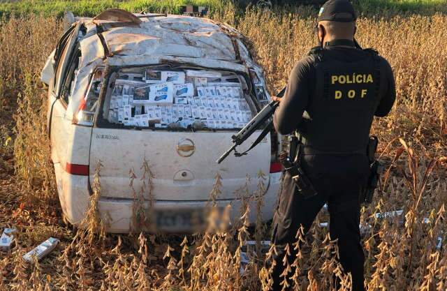 Homem &eacute; preso ap&oacute;s capotar carro abarrotado de cigarros em persegui&ccedil;&atilde;o