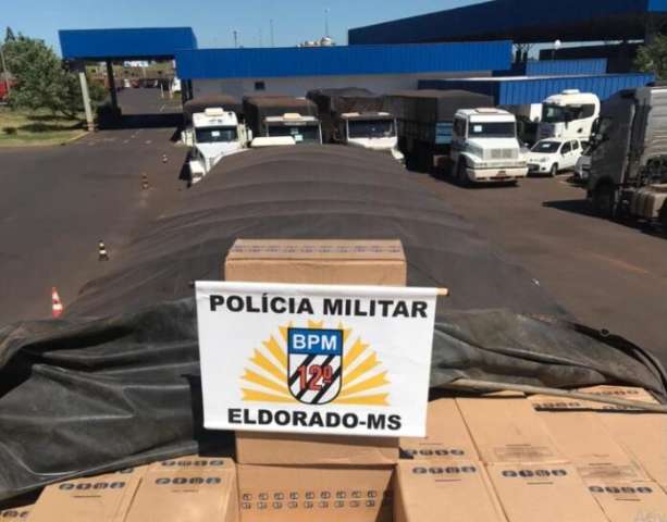 Carreta &eacute; apreendida com 45 mil pacotes de cigarros contrabandeados