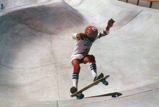 Registro aos 15 anos de manobra de skate, na cidade de Napa, Califórnia (Foto: Arquivo Pessoal)