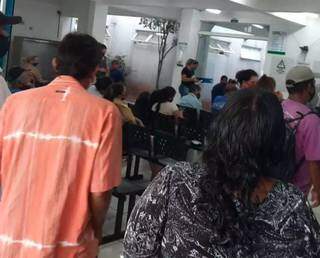 UPA Leblon lotada de pacientes na tarde desta segunda-feira. (Foto: Direto das Ruas)