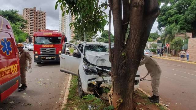 Crian&ccedil;a de 1 ano sai ilesa de acidente grave na Rachid Neder