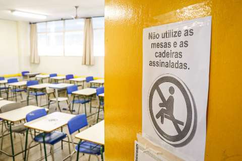 No lugar dos alunos, pais aparecem para fiscalizar medidas contra pandemia