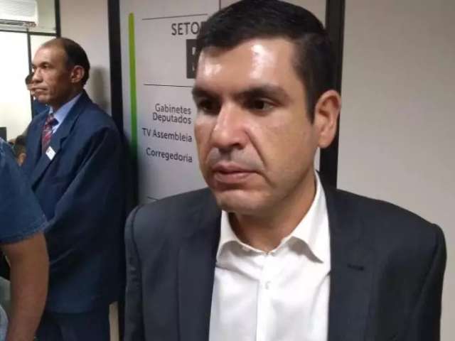 Um m&ecirc;s depois, desembargadores livram deputado de tornozeleira