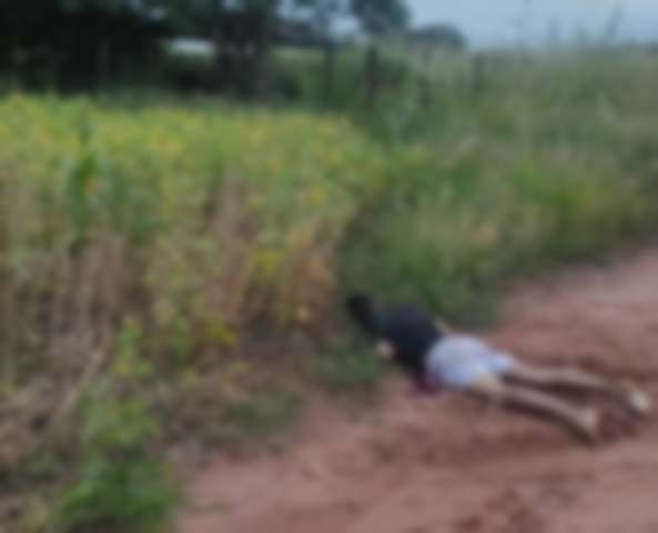 Corpo de homem degolado &eacute; encontrado por moradores em estrada 