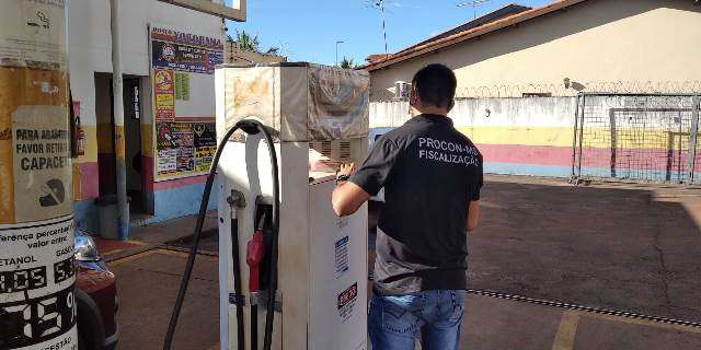 Posto &eacute; autuado por aumentar pre&ccedil;o da gasolina 3 vezes no dia