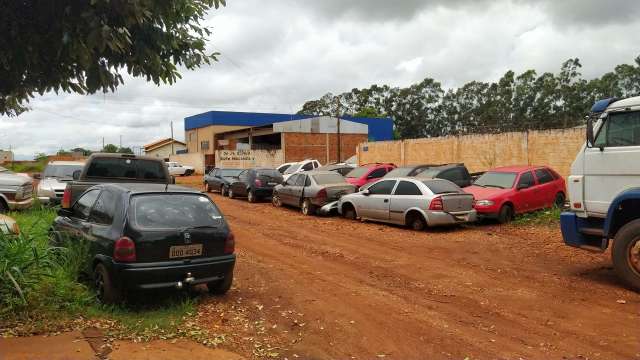 Carros apodrecem ao relento enquanto pacote anticrime &ldquo;patina&rdquo; na Justi&ccedil;a