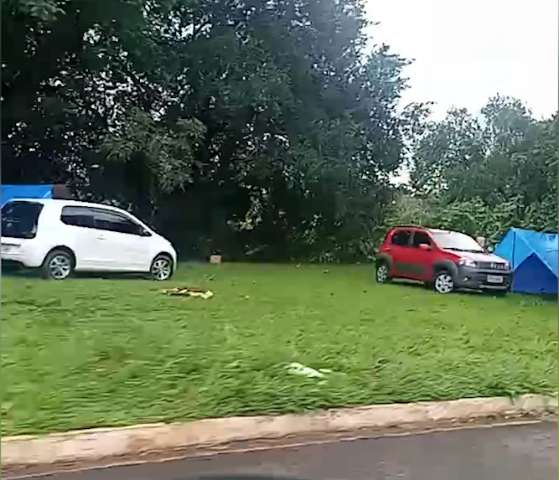 &quot;Ciganos&quot; s&atilde;o retirados pela Guarda das margens de c&oacute;rrego