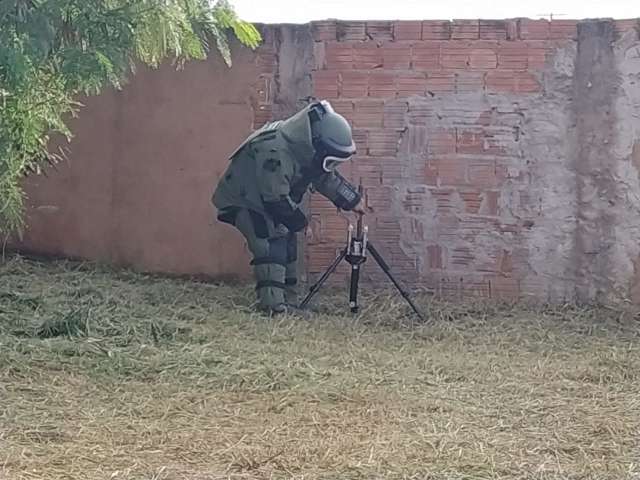 Encontrada em posto por zelador, &ldquo;granada&rdquo; &eacute; detonada e &aacute;rea liberada