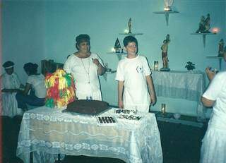 Registro feito há 20 anos mostra Rodrigo celebrando seu aniversário de 12 em terreiro (Foto: Arquivo Pessoal)