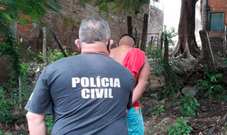 Homem foi preso escondido em casa de Corumbá (Divulgação/PC Ladário)