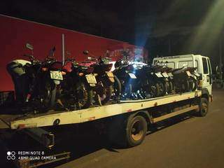 Motos apreendidas durante a operação desta noite. (Foto: Guarda Civil Metropolitana) 