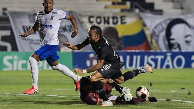 Com gola&ccedil;o, Santo Andr&eacute; vence a Ponte Preta em Campinas pelo Paulist&atilde;o