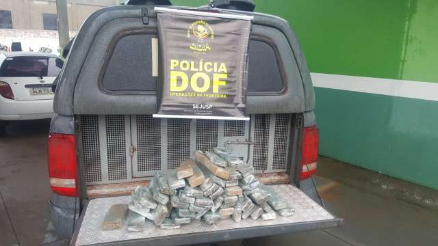 Passageiro de &ocirc;nibus &eacute; preso com 55 tabletes de maconha que entregaria no RS