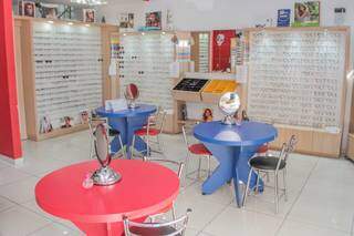 A loja entrega seu óculos pronto em até 2 horas em caso de lentes visão simples. (Foto: Paulo Francis)