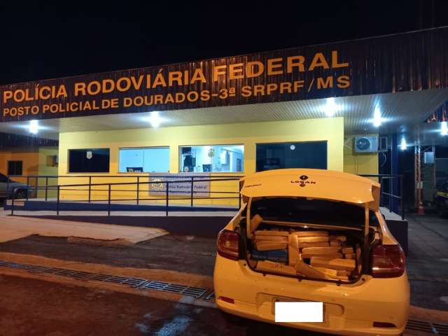 Em carro roubado, traficante &eacute; preso com 299 quilos de maconha, haxixe e skank