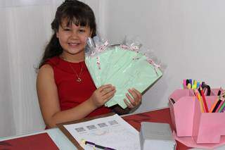 Gabriela escreve cartinhas e desenhos que falam de amor e esperança (Foto: Arquivo Pessoal)