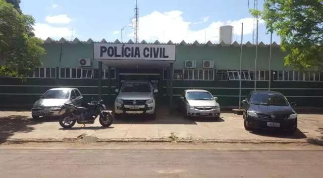 Bandidos fazem fam&iacute;lia ref&eacute;m por mais de 2h, roubam carros e celulares