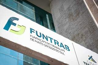 Fachada da sede do Funtrab, em Campo Grande. (Foto: Henrique Kawaminami) 