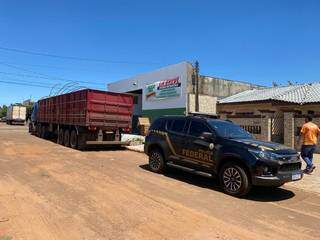 PF apreende mais de 7 toneladas de maconha em caminh&atilde;o na fronteira e prende 6