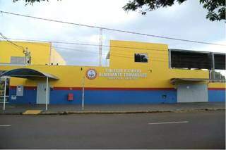 O colégio está localizado fica na Avenida General Nepomuceno Costa, 481. (Foto: Kísie Ainoã)