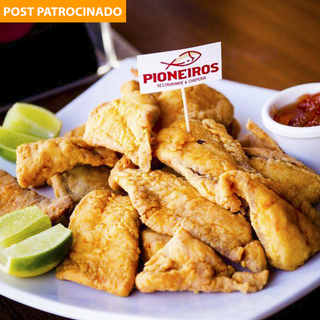 Peixe frito é irrestível para um almoço saboroso no Restaurante e Choperia Pioneiros. (Foto: Divulgação)