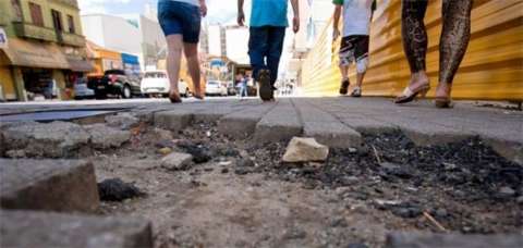 Indeniza&ccedil;&atilde;o por buracos e quedas nas cal&ccedil;adas