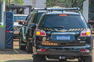 Viaturas na Superintendência da Polícia Federal em Campo Grande. (Foto: Marcos Maluf)