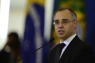 O ministro André Mendonça, que tem previsão de agenda movimentada em Mato Grosso do Sul nos dias 19 e 20, apesar dos casos de covid em alta. (Foto: Agência Brasil)