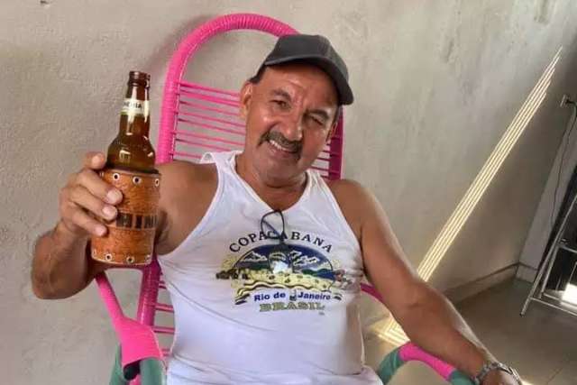 Idoso tem mal s&uacute;bito, bate carro e morre na hora