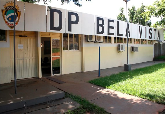 Jovem mata homem a golpes de foice, &eacute; contido por vizinhos e preso