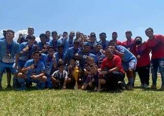 Jogadores do União comemorando o título do Estadual Sub-19 no ano passado (Foto: Divulgação)