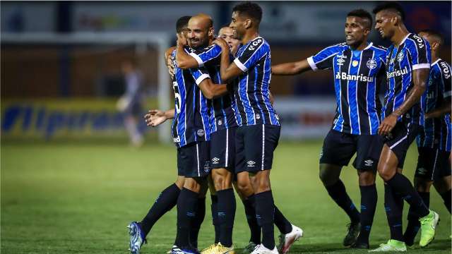 Com garotos, Gr&ecirc;mio vence Esportivo e segue 100% no Ga&uacute;cho