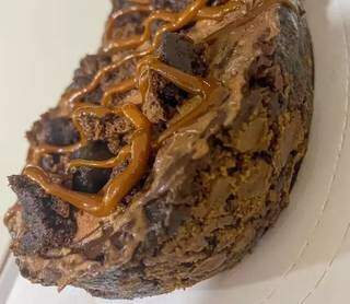 Ovo de brownie tem casca especial e é opção para páscoa diferenciada (Foto: Reprodução/Instagram)