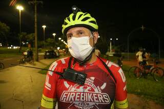 Presidente de um grupo de pedal e coronel dos bombeiros, Joilson fala sobre os riscos de pedalar em Campo Grande. (Foto: Paulo Francis)