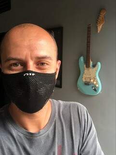 Produtor e músico, Heitor começou a observar as pessoas além da máscara. (Foto: Arquivo Pessoal)