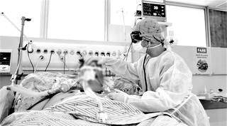 Paciente internado na UTI do Hospital Regional, referência para tratamento da covid-19 (Foto/Divulgação: Saul Schramm)