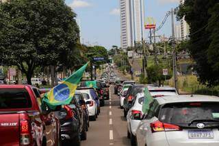 Carreata começou na Avenida Afonso Pena, por volta das 10 horas deste domingo. (Foto: Paulo Francis)