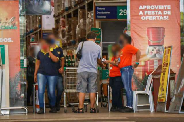 Supermercados seguem funcionando ap&oacute;s &agrave;s 20h, mas s&oacute; com 1 pessoa por fam&iacute;lia