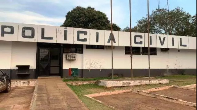 Motorista morre ap&oacute;s tombar caminh&atilde;o e ficar preso em ferragens