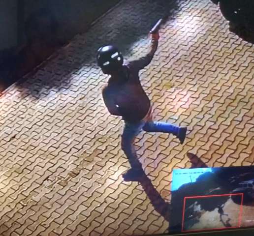 Assaltante aponta pistola e rouba corrente de ouro de empres&aacute;rio