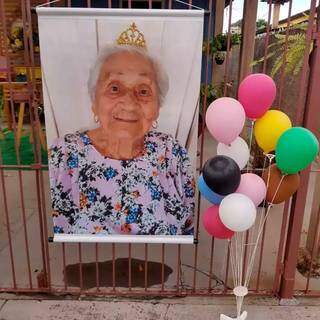 Matriarca Eulália Torres Dias fez 97 anos na última sexta (12); no sábado, ganhou aniversário &#34;drive-thru&#34; (Foto: Arquivo Pessoal)