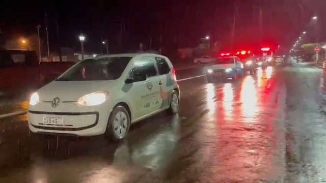 Munic&iacute;pio fecha o cerco contra aglomera&ccedil;&otilde;es com megafone, sirenes e barreiras