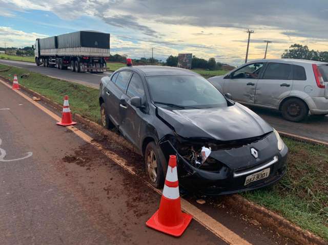 Em fuga, traficante bate em carro de prop&oacute;sito e tira viatura da estrada