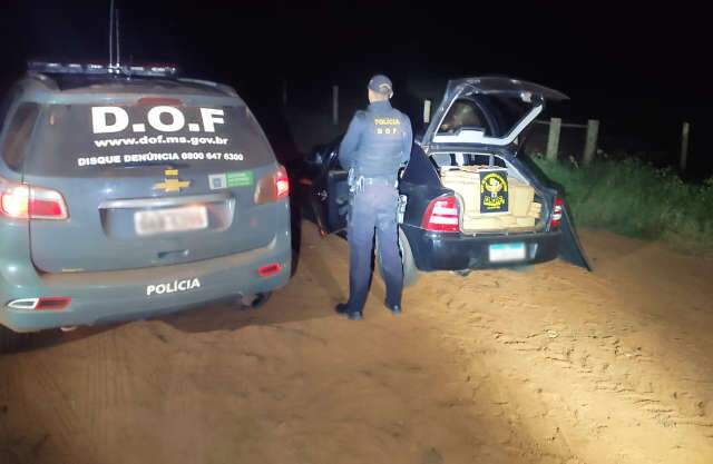 Pol&iacute;cia apreende Astra roubado transportando 570 kg de maconha