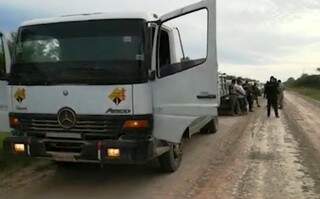 Caminhão que transportava cocaína em fundo falso (Foto: Divulgação/Senad)